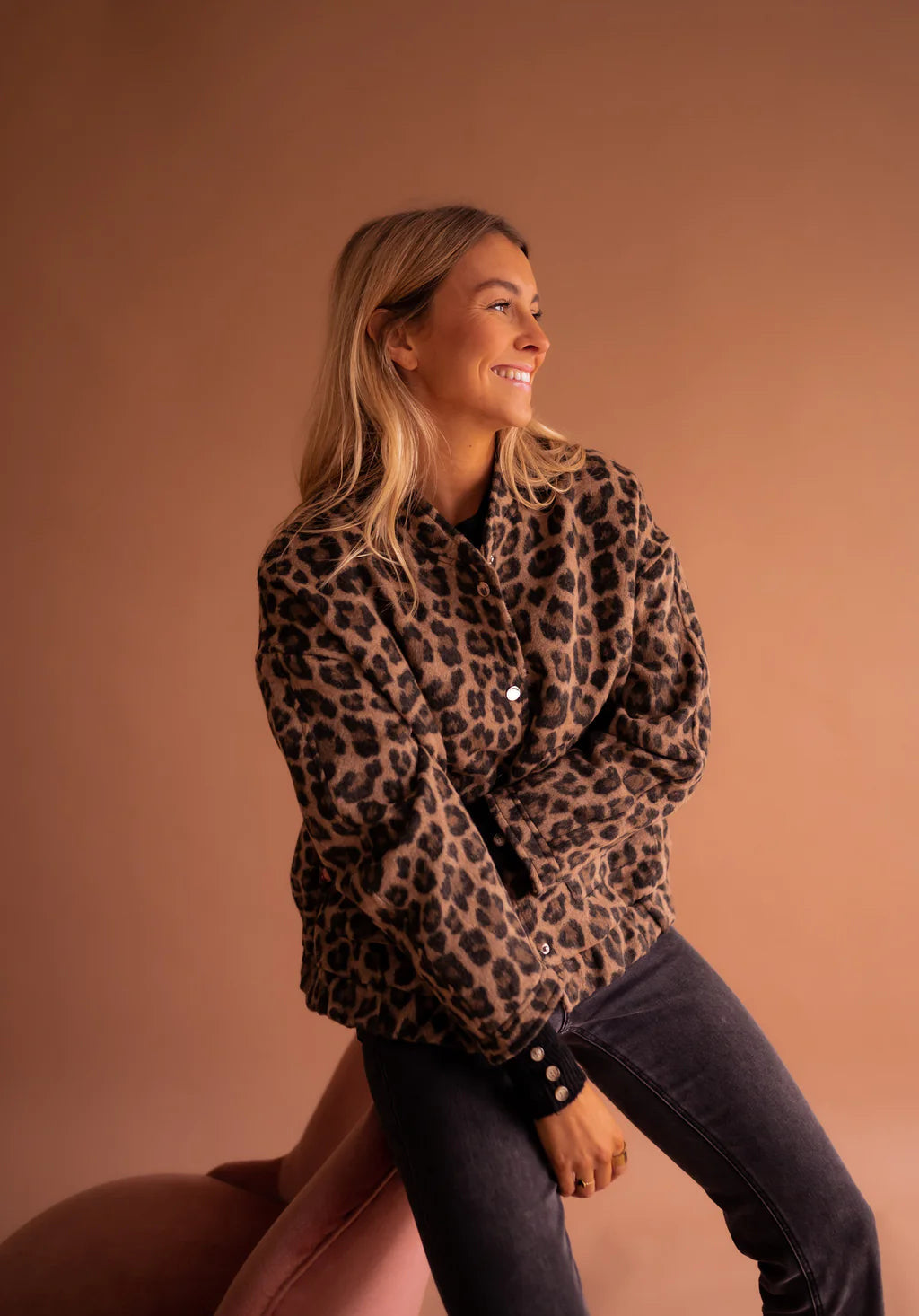 Leona – Leopard Bomberjacke