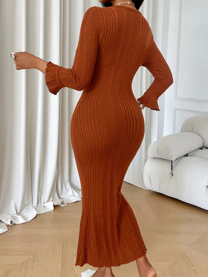 Lia – Geripptes Midi-Kleid mit Knopfleiste